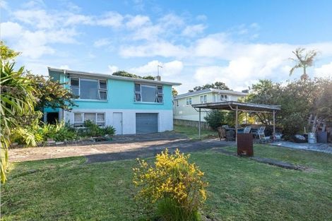 Photo of property in 2 Martin Place, Kelston, Auckland, 0602
