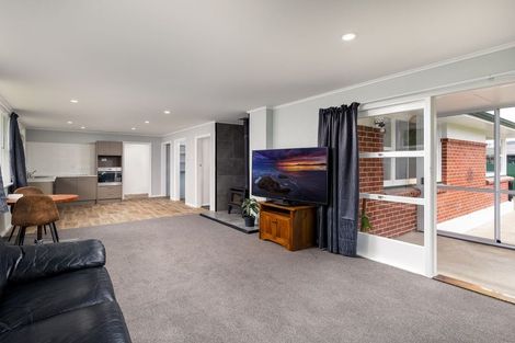 Photo of property in 81 Timaru Road, Waimate, 7924