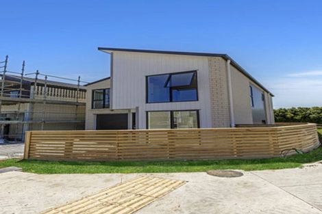 Photo of property in 2 Paretao Street, Massey, 0614