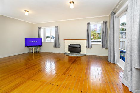 Photo of property in 11 Surrey Street, Manurewa, Auckland, 2102
