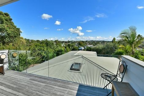 Photo of property in 584 Beach Road, Rothesay Bay, Auckland, 0630