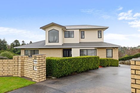 Photo of property in 10 Larsen Place, Merrilands, New Plymouth, 4312