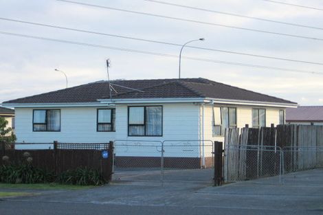 Photo of property in 27 Dissmeyer Drive, Clover Park, Auckland, 2019