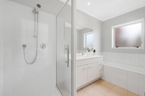 Photo of property in 6 Shrule Place, East Tamaki, Auckland, 2013