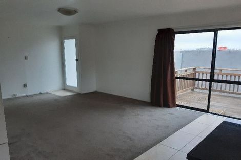 Photo of property in 2/7 Barbados Drive, Unsworth Heights, Auckland, 0632