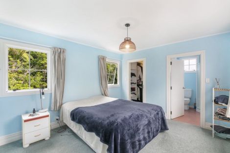 Photo of property in 207 Woodlands Park Road, Titirangi, Auckland, 0604