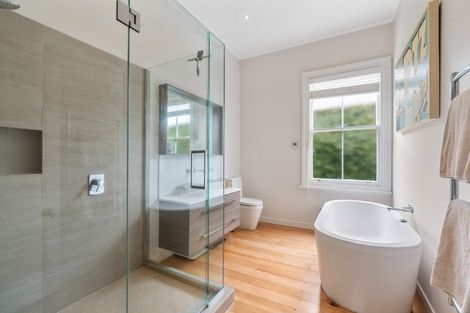 Photo of property in 2 Ewen Alison Avenue, Devonport, Auckland, 0624