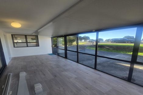 Photo of property in 9 Tatau Way, Te Atatu Peninsula, Auckland, 0610