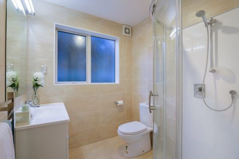 Photo of property in 10a Greenslade Crescent, Northcote, Auckland, 0627