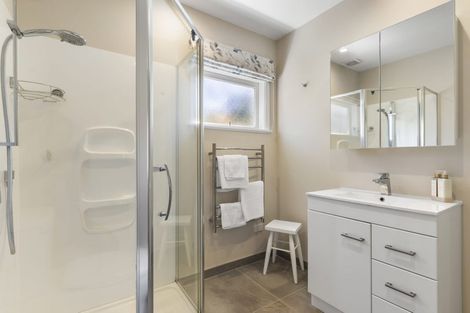 Photo of property in 14 Weldene Avenue, Glenfield, Auckland, 0629