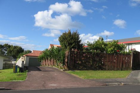 Photo of property in 1/12 Grenadine Place, Unsworth Heights, Auckland, 0632