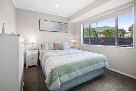 Photo of property in 16 Gillett Place, Botany Downs, Auckland, 2014