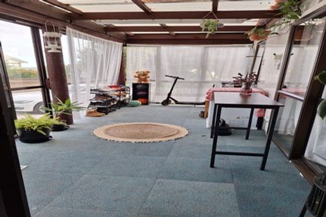 Photo of property in 4 Banksia Place, Goodwood Heights, Auckland, 2105
