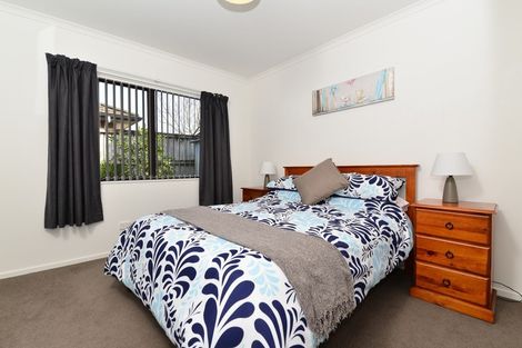 Photo of property in 56 Farnborough Drive, Grandview Heights, Hamilton, 3200