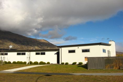 Photo of property in 2 Orbell Drive, Lake Hayes, Queenstown, 9304