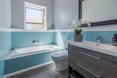 Photo of property in 128 Somerfield Street, Somerfield, Christchurch, 8024