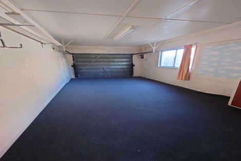 Photo of property in 21 Priestley Drive, Bucklands Beach, Auckland, 2014