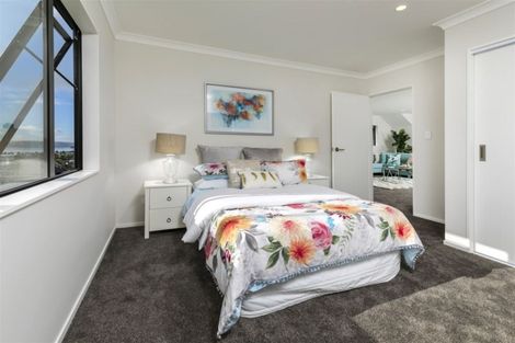 Photo of property in 29 Bernleigh Terrace, West Harbour, Auckland, 0618