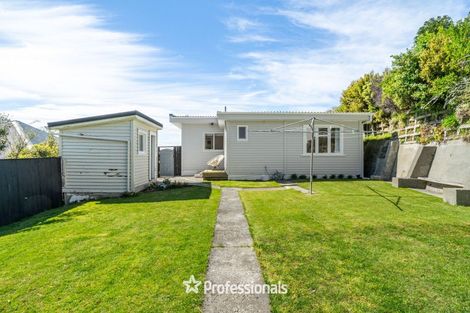 Photo of property in 17 Maungaraki Road, Korokoro, Lower Hutt, 5012