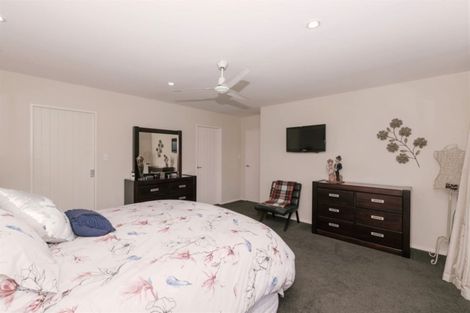 Photo of property in 48 Rodeo Drive, Kelvin Grove, Palmerston North, 4414