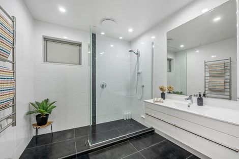 Photo of property in 13 Wilding Avenue, Northcote Point, Auckland, 0627