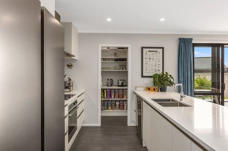 Photo of property in 25 Queen Charlotte Drive, Aotea, Porirua, 5024