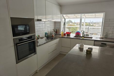 Photo of property in 52 Grenada Avenue, Forrest Hill, Auckland, 0620