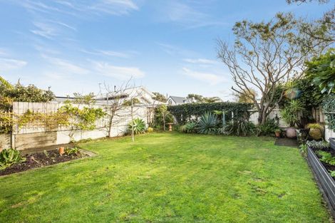 Photo of property in 38 Oroua Street, Eastbourne, Lower Hutt, 5013