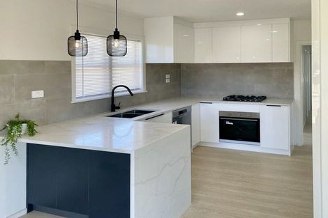 Photo of property in 104 Edmonton Road, Henderson, Auckland, 0612