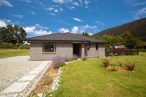 Photo of property in 10 Lakefield Close, Kingston, Athol, 9793