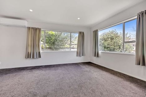 Photo of property in 2/42 Sheridan Drive, New Lynn, Auckland, 0600