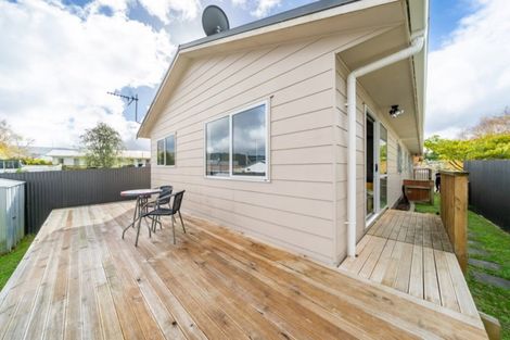 Photo of property in 32a Aniseed Grove, Timberlea, Upper Hutt, 5018