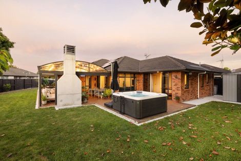 Photo of property in 32 Winchester Place, Rototuna North, Hamilton, 3210