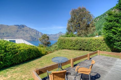 Photo of property in 16 Wye Place, Fernhill, Queenstown, 9300