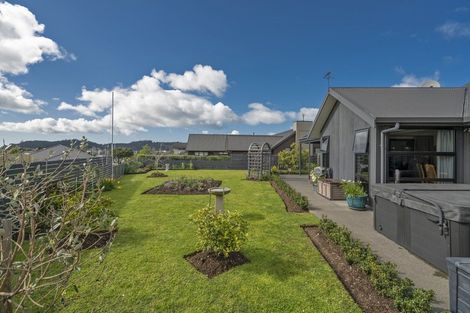 Photo of property in 20 Topping Place, Whitianga, 3510