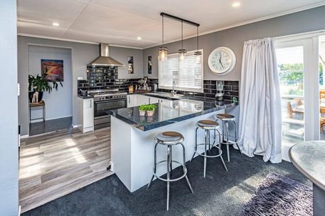 Photo of property in 21 Glenn Street, Castlecliff, Whanganui, 4501