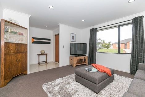 Photo of property in 17 Te Ironui Place, Huntington, Hamilton, 3210