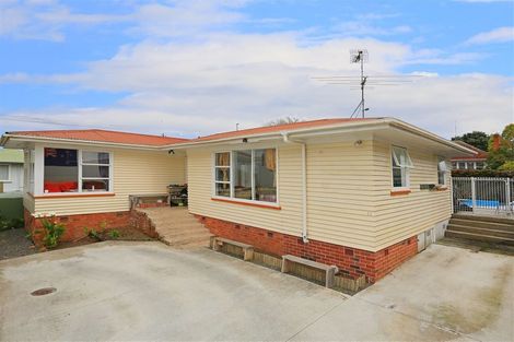 Photo of property in 12 Hepburn Road, Glendene, Auckland, 0602