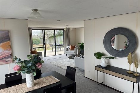 Photo of property in 72 Totaravale Drive, Totara Vale, Auckland, 0629