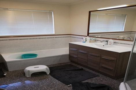 Photo of property in 59 Lothian Brae, Wattle Downs, Auckland, 2103