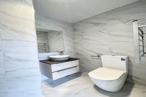 Photo of property in 10/10 Vinifera Place, Fairview Heights, Auckland, 0632