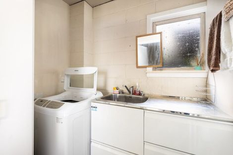 Photo of property in 8 Autere Street, Strandon, New Plymouth, 4312