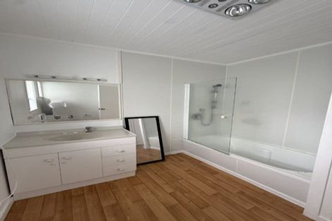 Photo of property in 74 Marlborough Avenue, Glenfield, Auckland, 0629