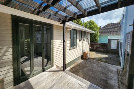 Photo of property in 57 Awanui Street, Merrilands, New Plymouth, 4312