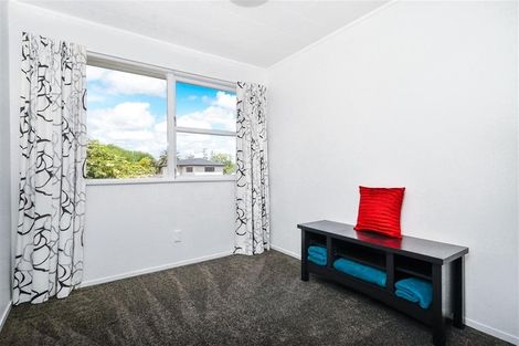 Photo of property in 70 Chilcott Road, Henderson, Auckland, 0612