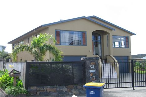 Photo of property in 17 Midway Avenue, Castor Bay, Auckland, 0620