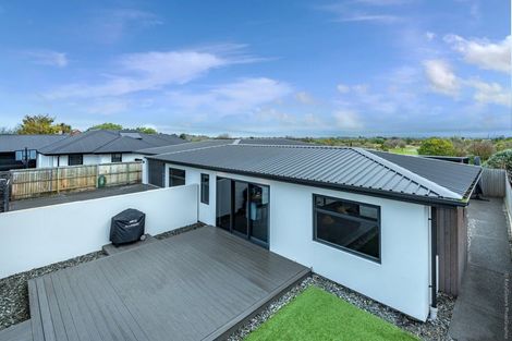 Photo of property in 14 Blue Gum Place, New Brighton, Christchurch, 8083