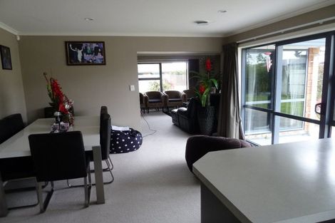 Photo of property in 20 Medallion Court, Kelvin Grove, Palmerston North, 4414