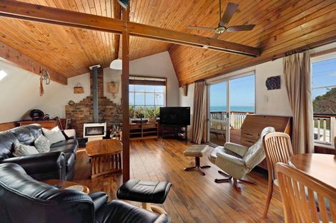 Photo of property in 17 Tawhiti Street, Tokomaru Bay, 4079