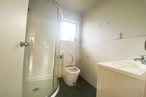 Photo of property in 13 Helga Crescent, Te Atatu Peninsula, Auckland, 0610